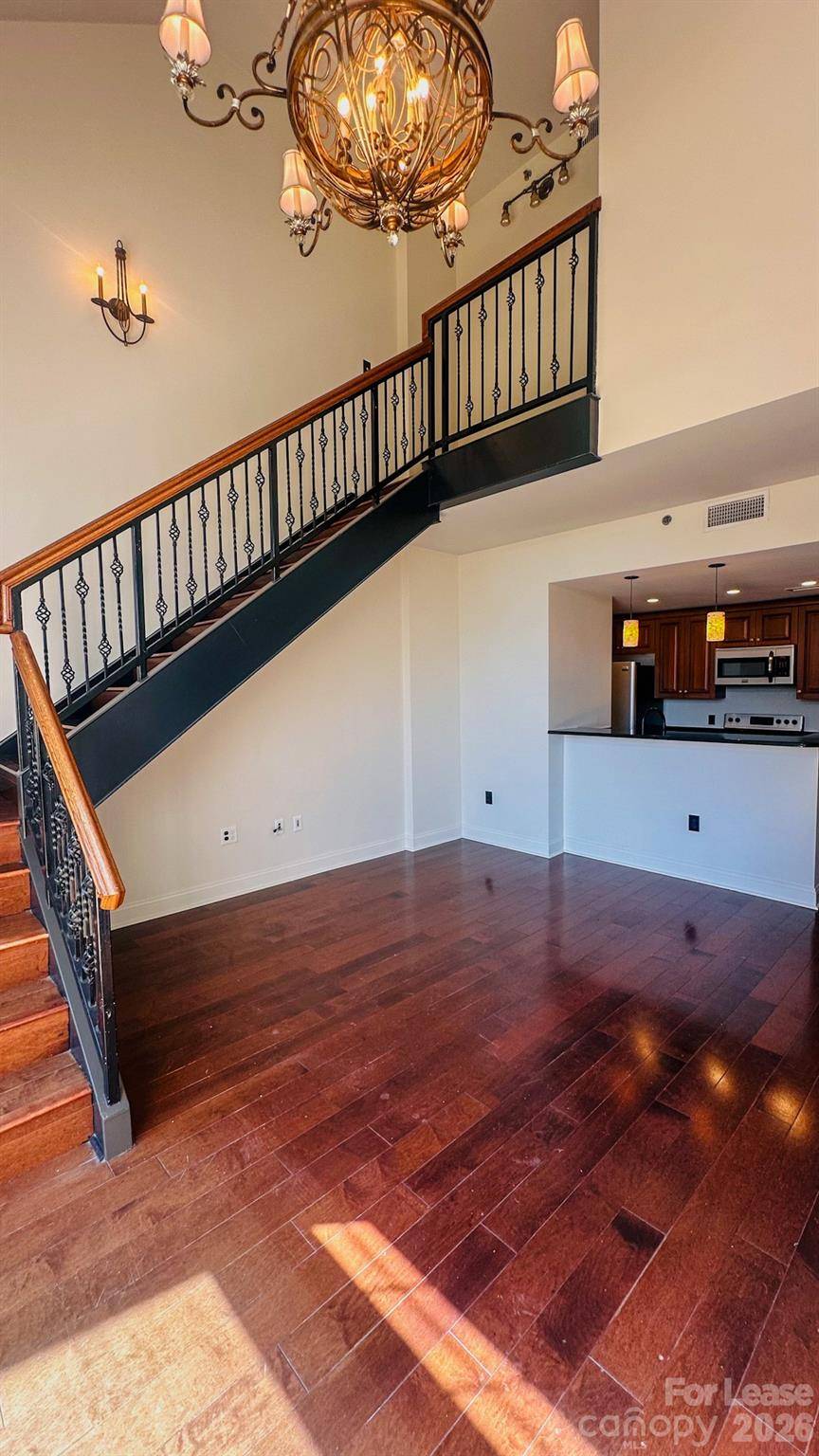 300 W 5th ST, Charlotte, NC 28202