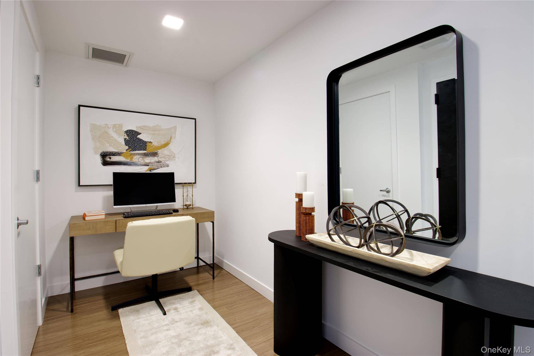 333 Warner AVE #106, Roslyn, NY 11576