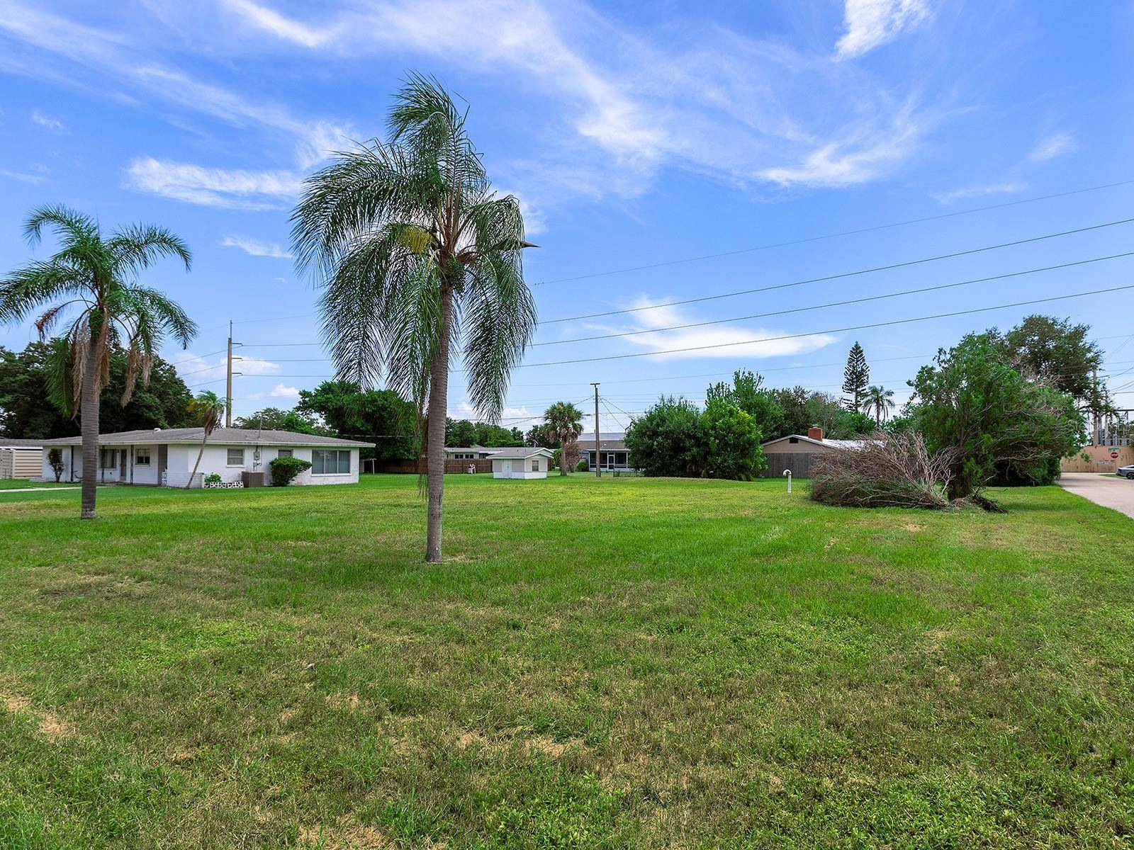 2110 SANDRALA DR, Sarasota, FL 34231