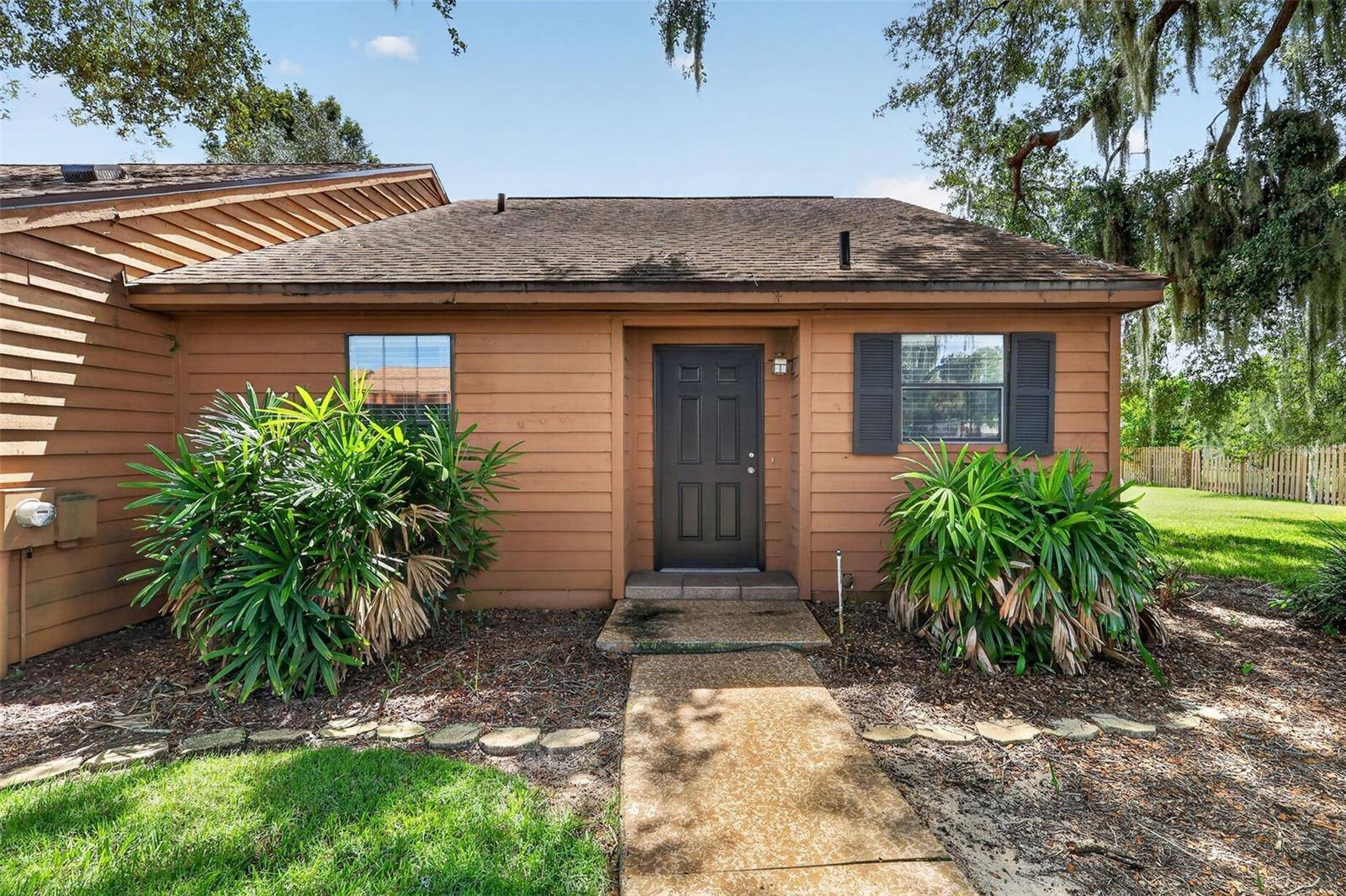 4 COVE LN, Eustis, FL 32726