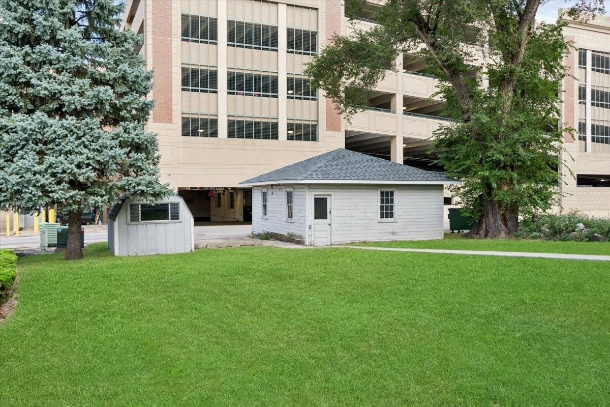 135 Aurora AVE, Naperville, IL 60540