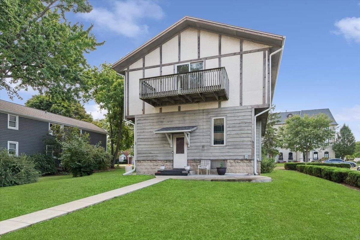 135 Aurora AVE, Naperville, IL 60540