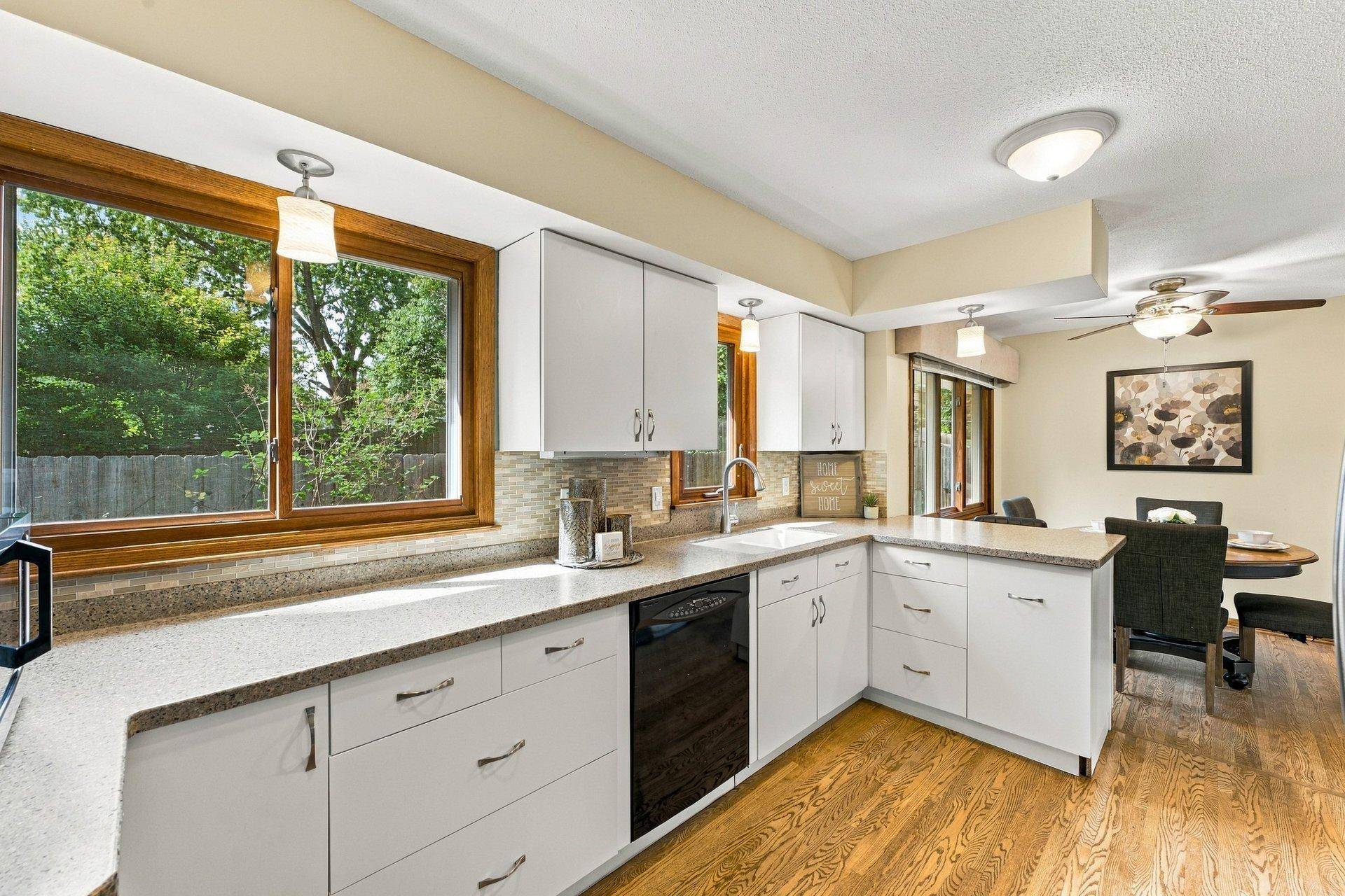 1325 Sumter AVE N, Golden Valley, MN 55427