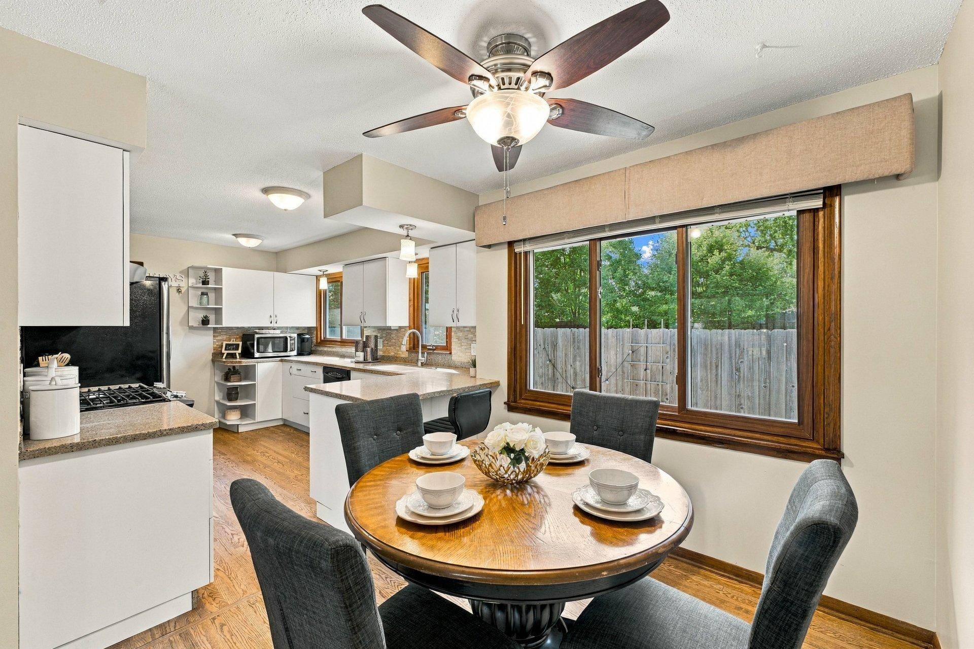 1325 Sumter AVE N, Golden Valley, MN 55427