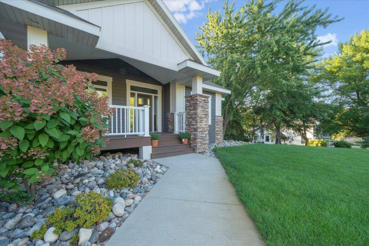 1890 Ridgewood DR NW, Alexandria, MN 56308