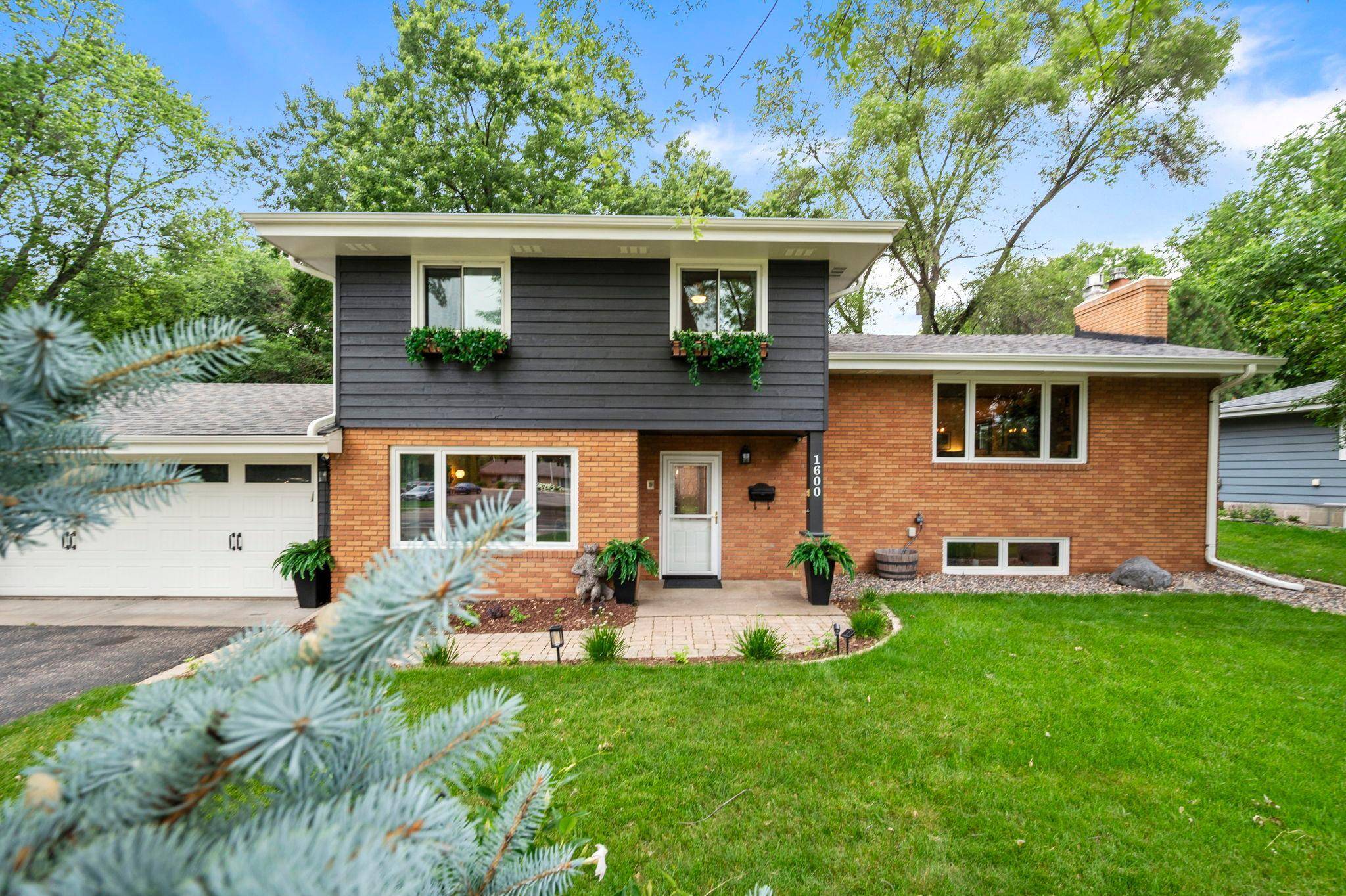 1600 Texas AVE S, Saint Louis Park, MN 55426