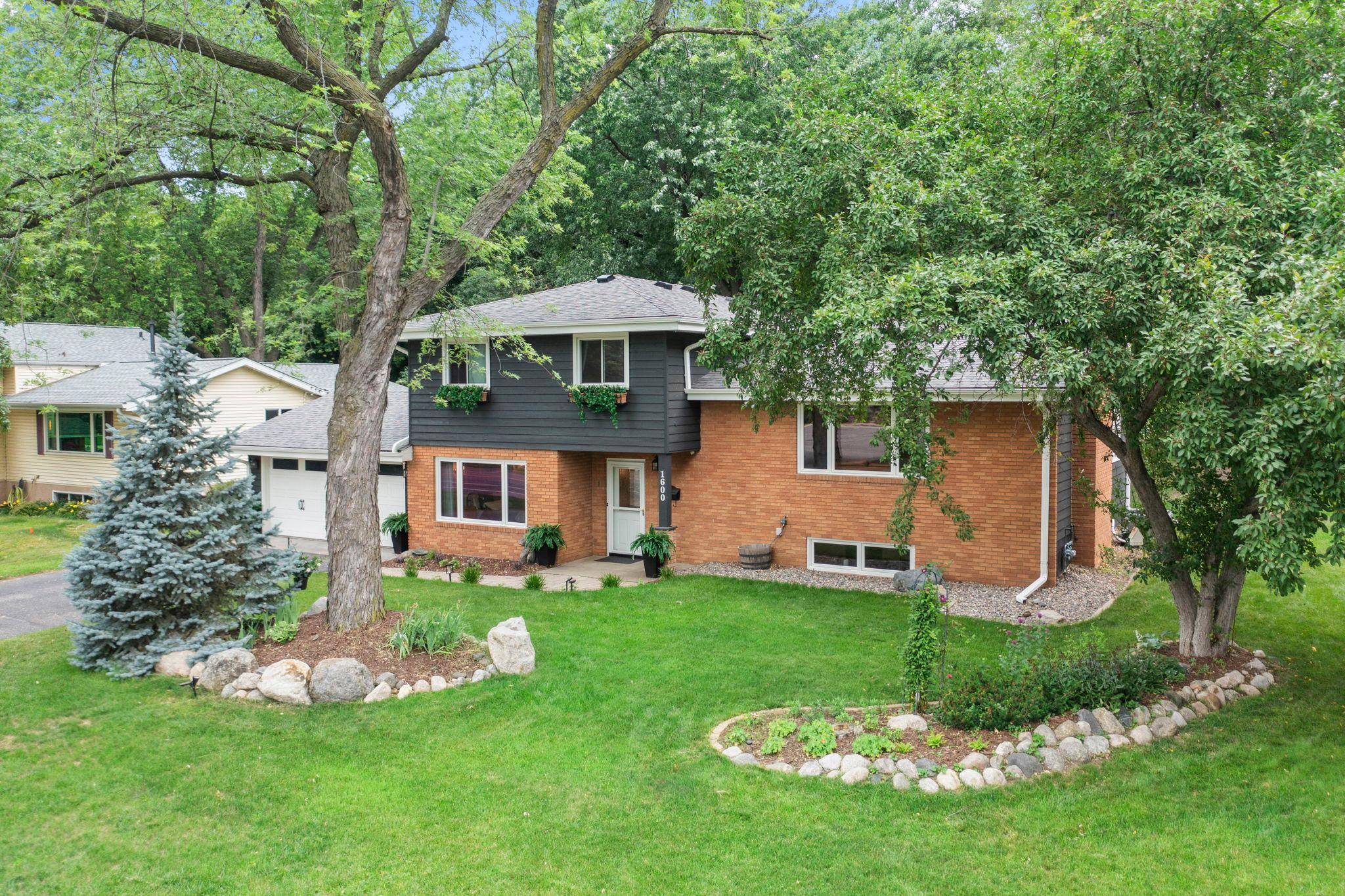 1600 Texas AVE S, Saint Louis Park, MN 55426