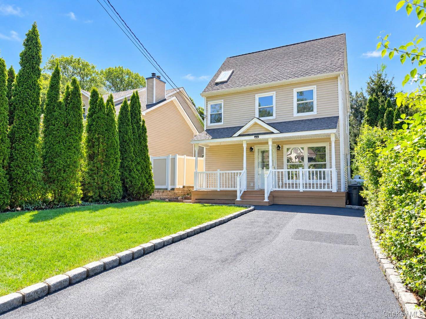 98 Magnolia DR, Rocky Point, NY 11778