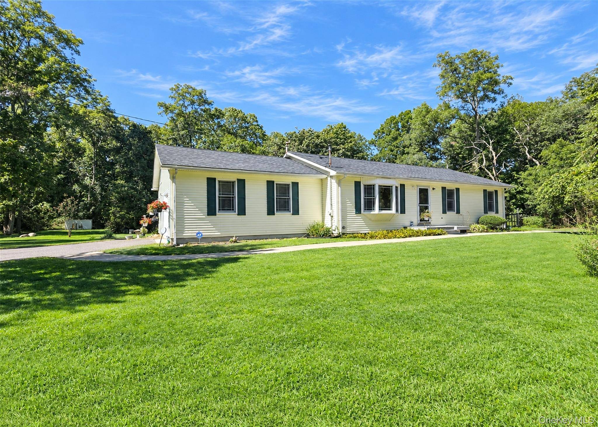 124 Ridge RD, Ridge, NY 11961