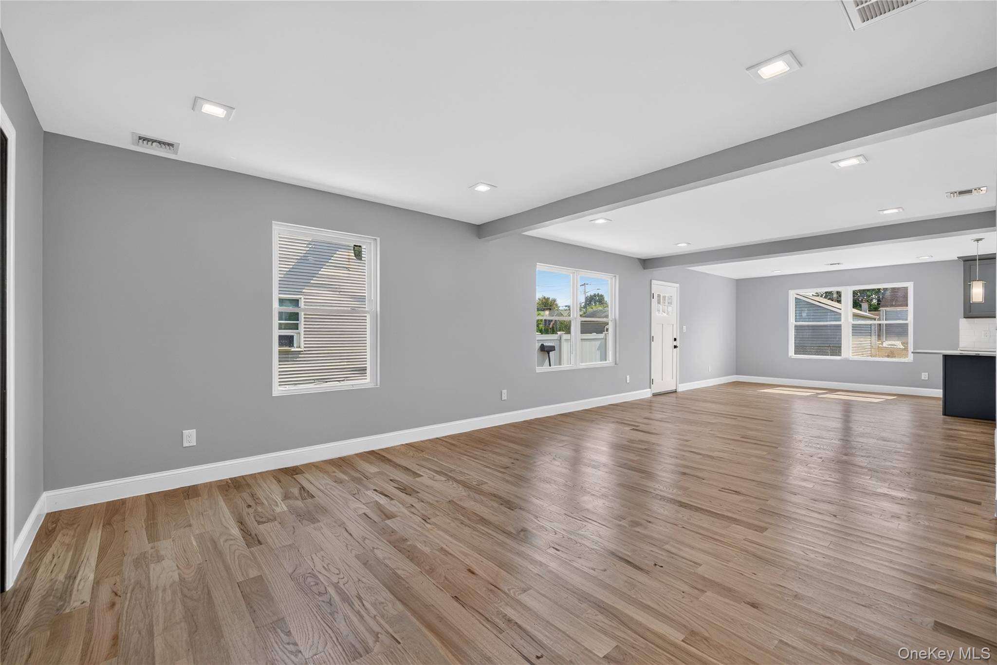 34 Wilson RD, Valley Stream, NY 11581