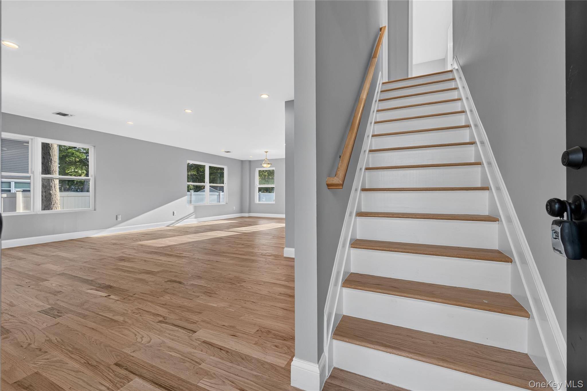 9 Oswego PL, West Babylon, NY 11704
