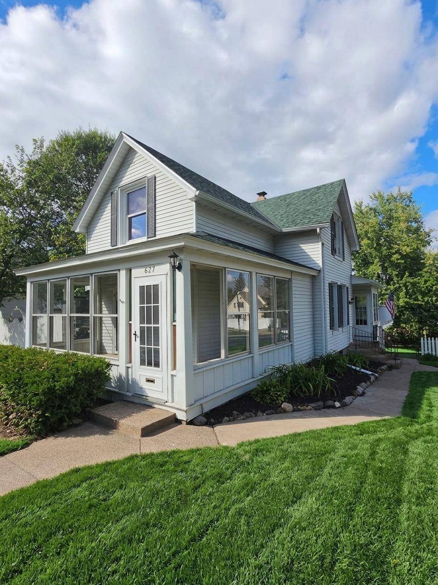 627 Locust ST, Hudson, WI 54016