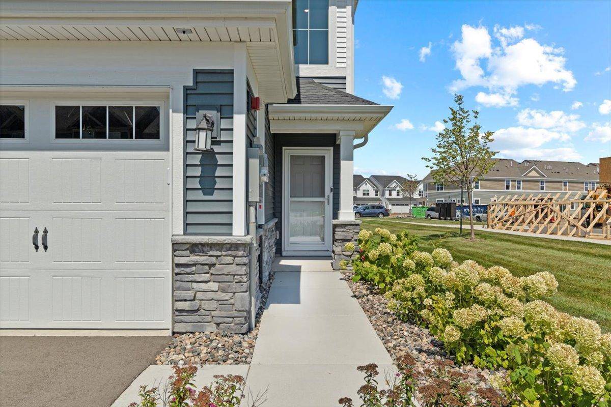 1801 Arbor LN, Carver, MN 55315