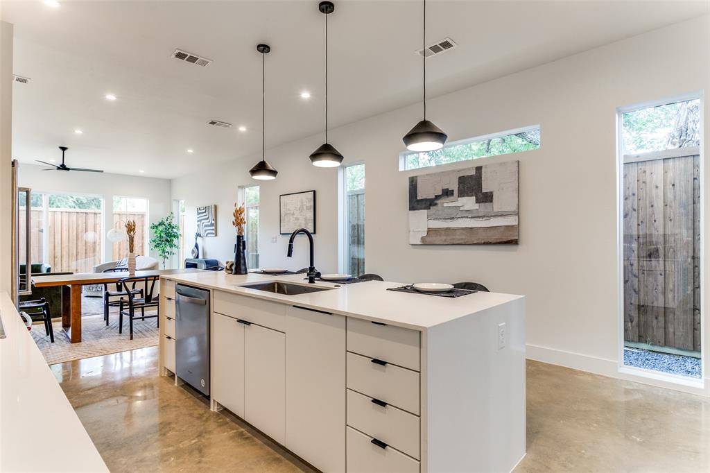 911-913 Muncie Avenue, Dallas, TX 75212