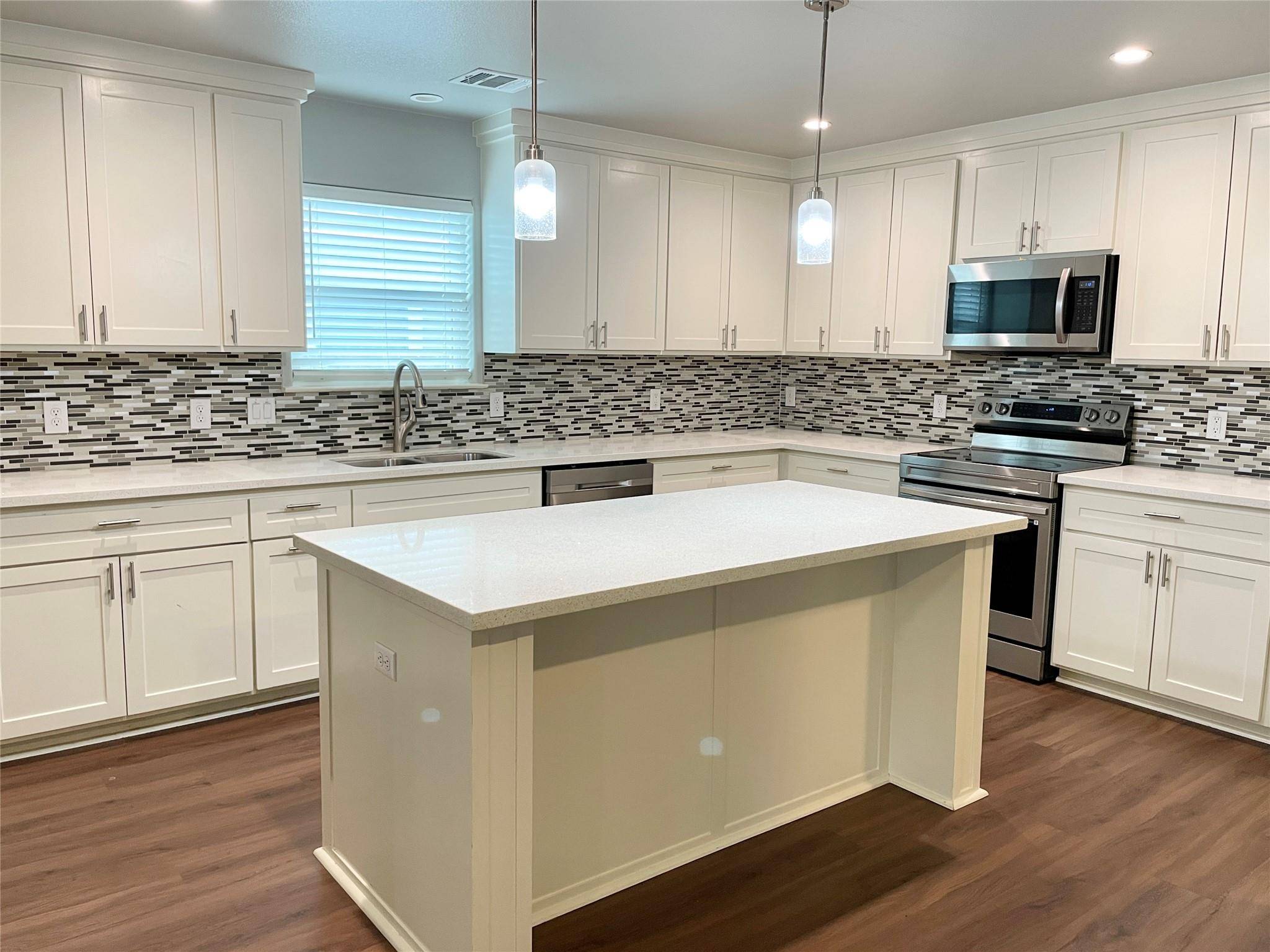 450 S Leon ST, Giddings, TX 78942