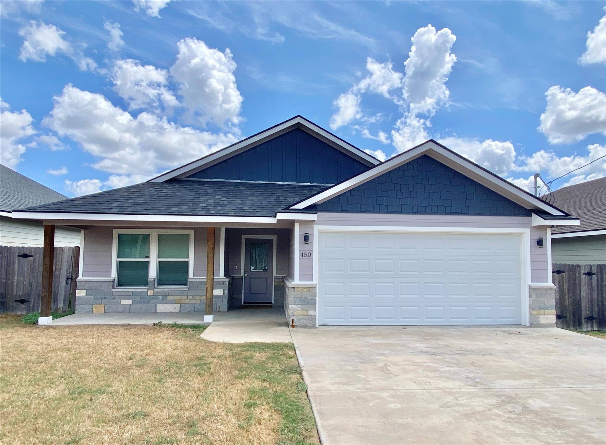 450 S Leon ST, Giddings, TX 78942