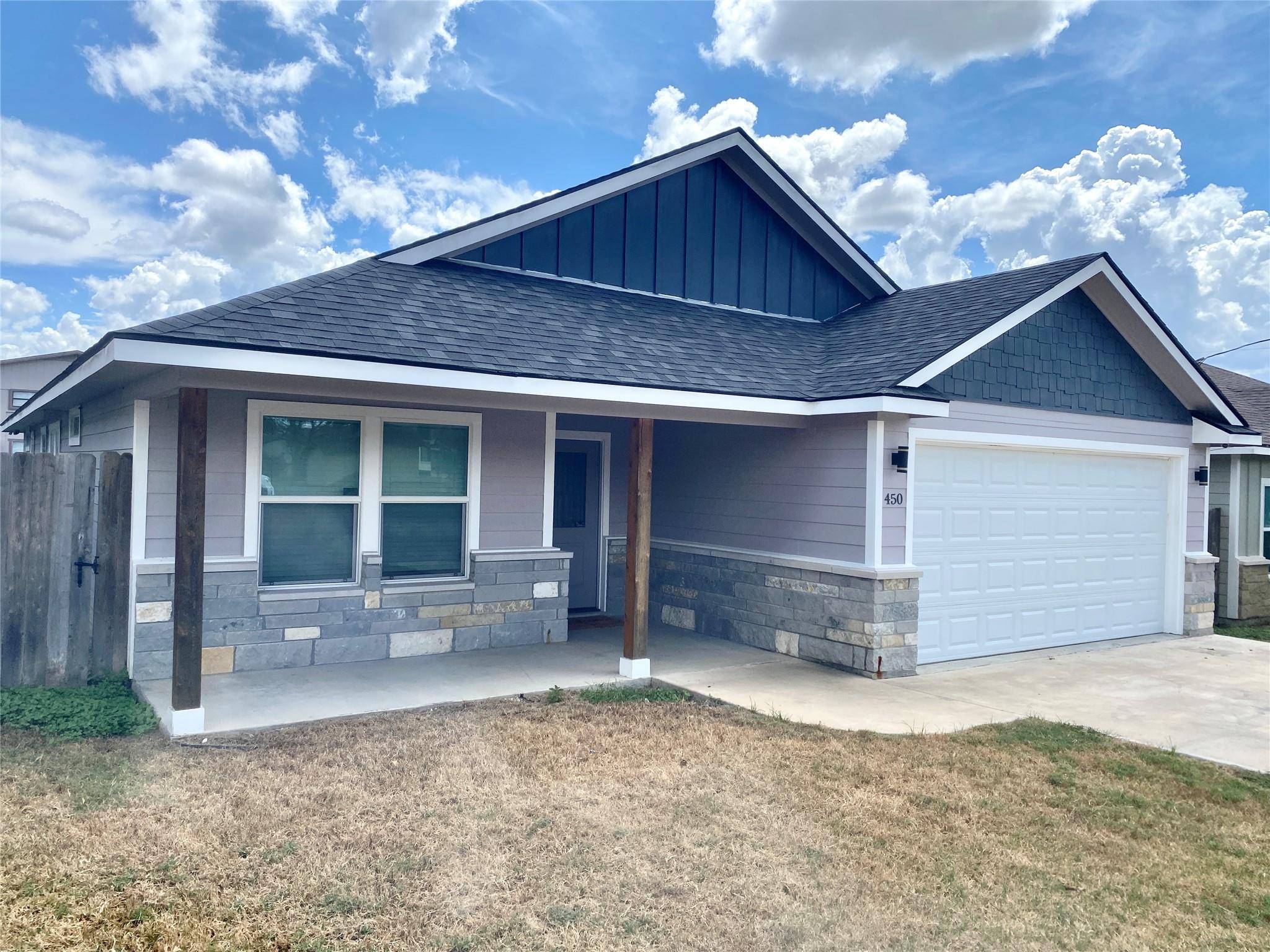 450 S Leon ST, Giddings, TX 78942