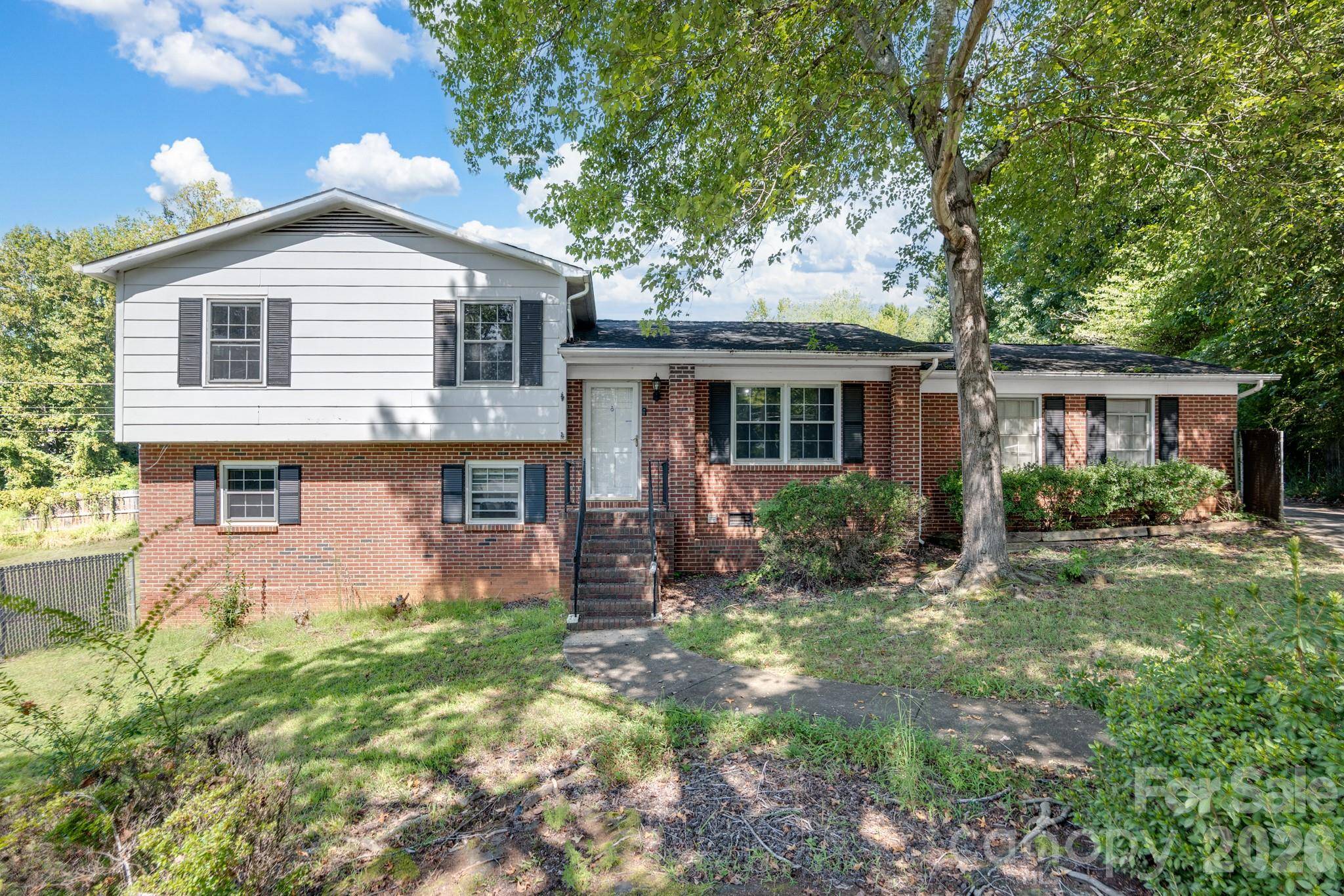 2116 Deepwood CT, Gastonia, NC 28054