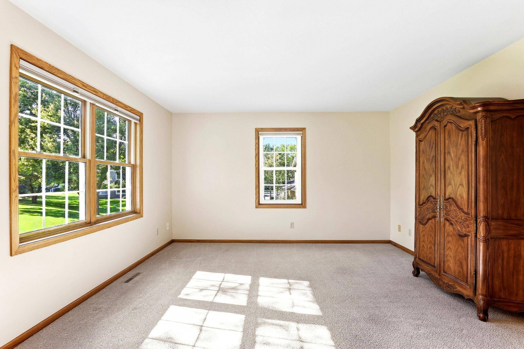 821 Ivy LN, Eagan, MN 55123