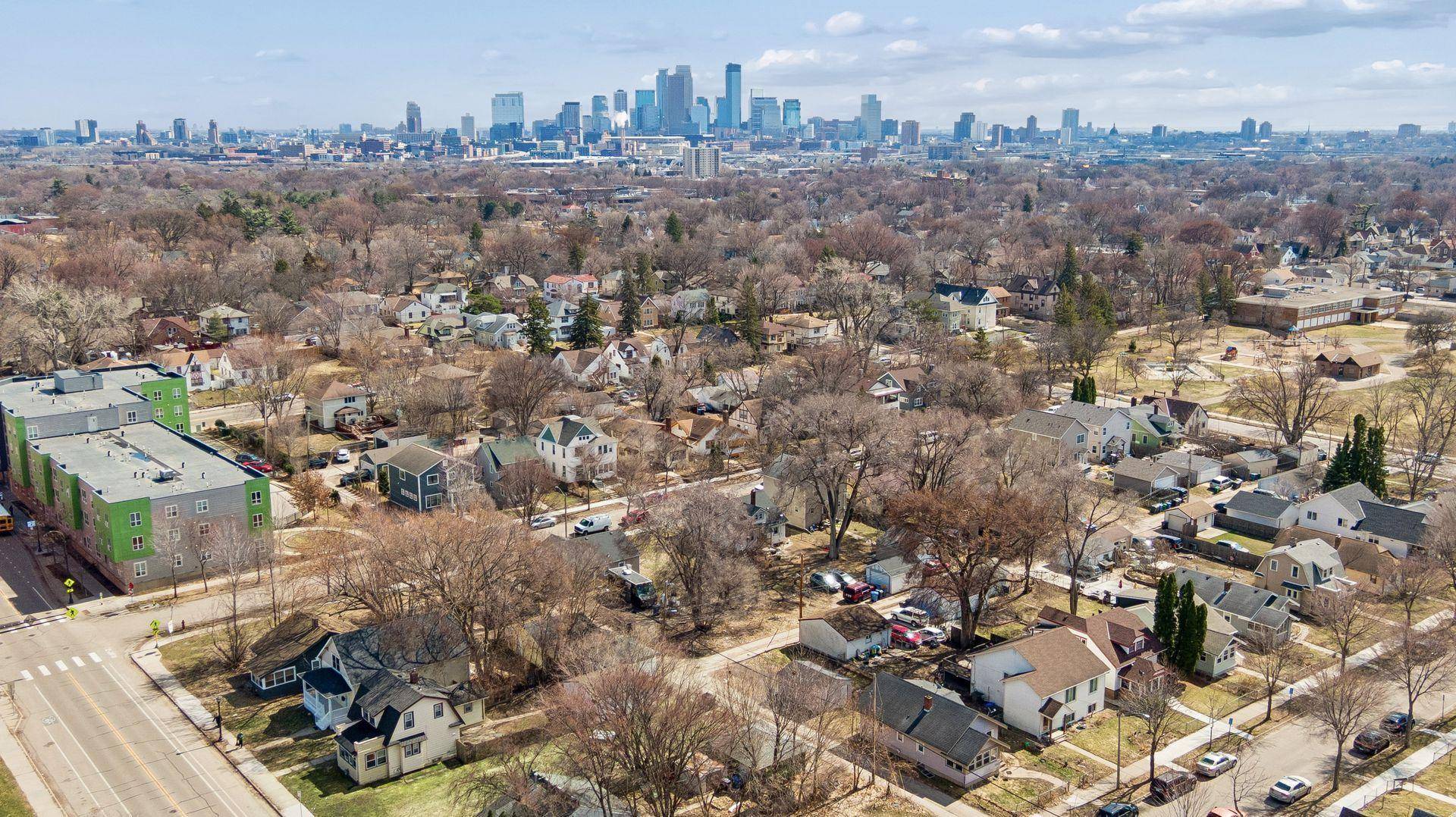 1815 Queen AVE N, Minneapolis, MN 55411