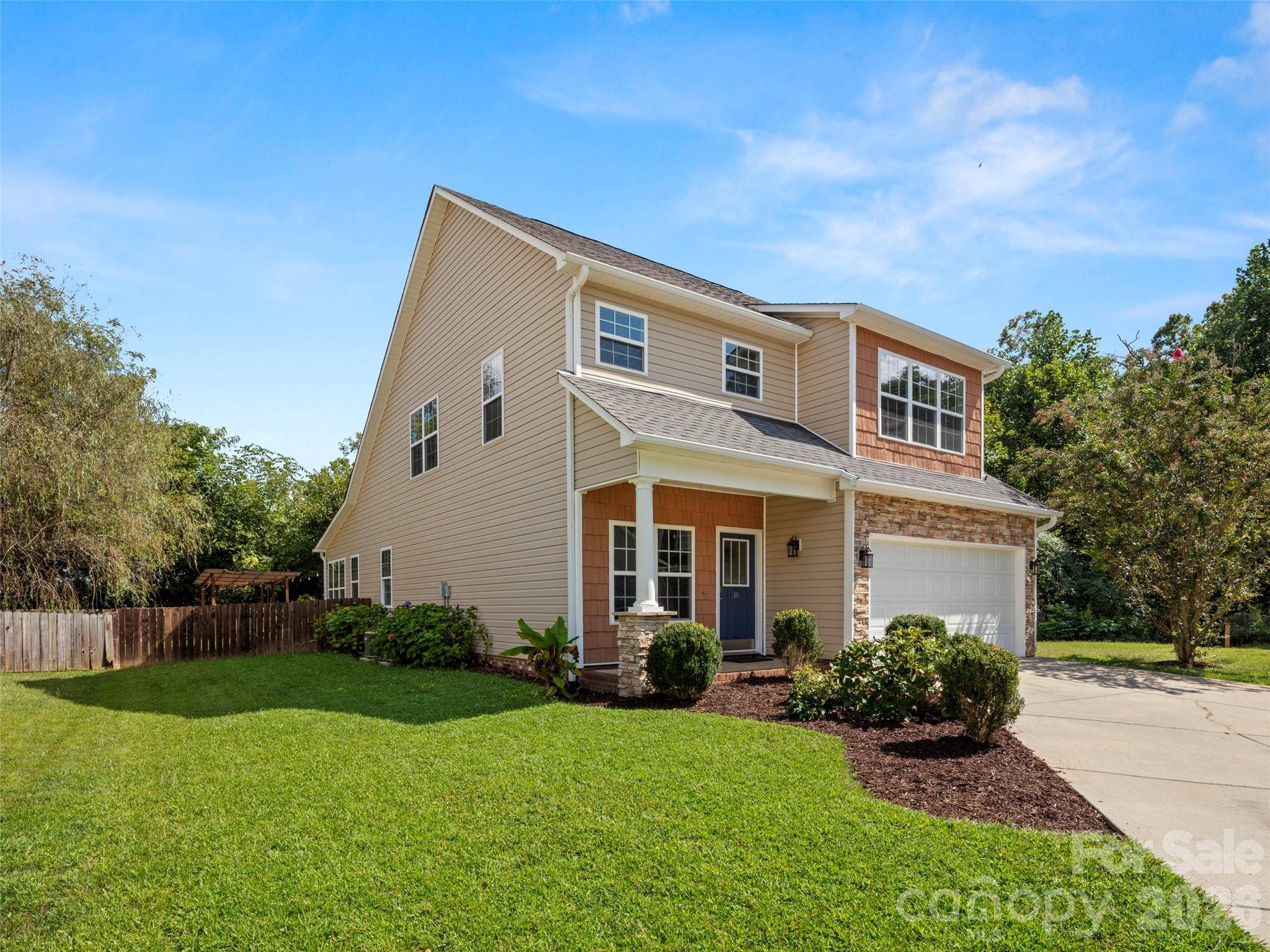 16 Stonebury DR, Arden, NC 28704