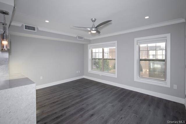 100 Glen ST #N2216, Glen Cove, NY 11542