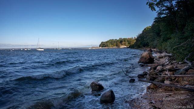 100 Glen ST #N2216, Glen Cove, NY 11542