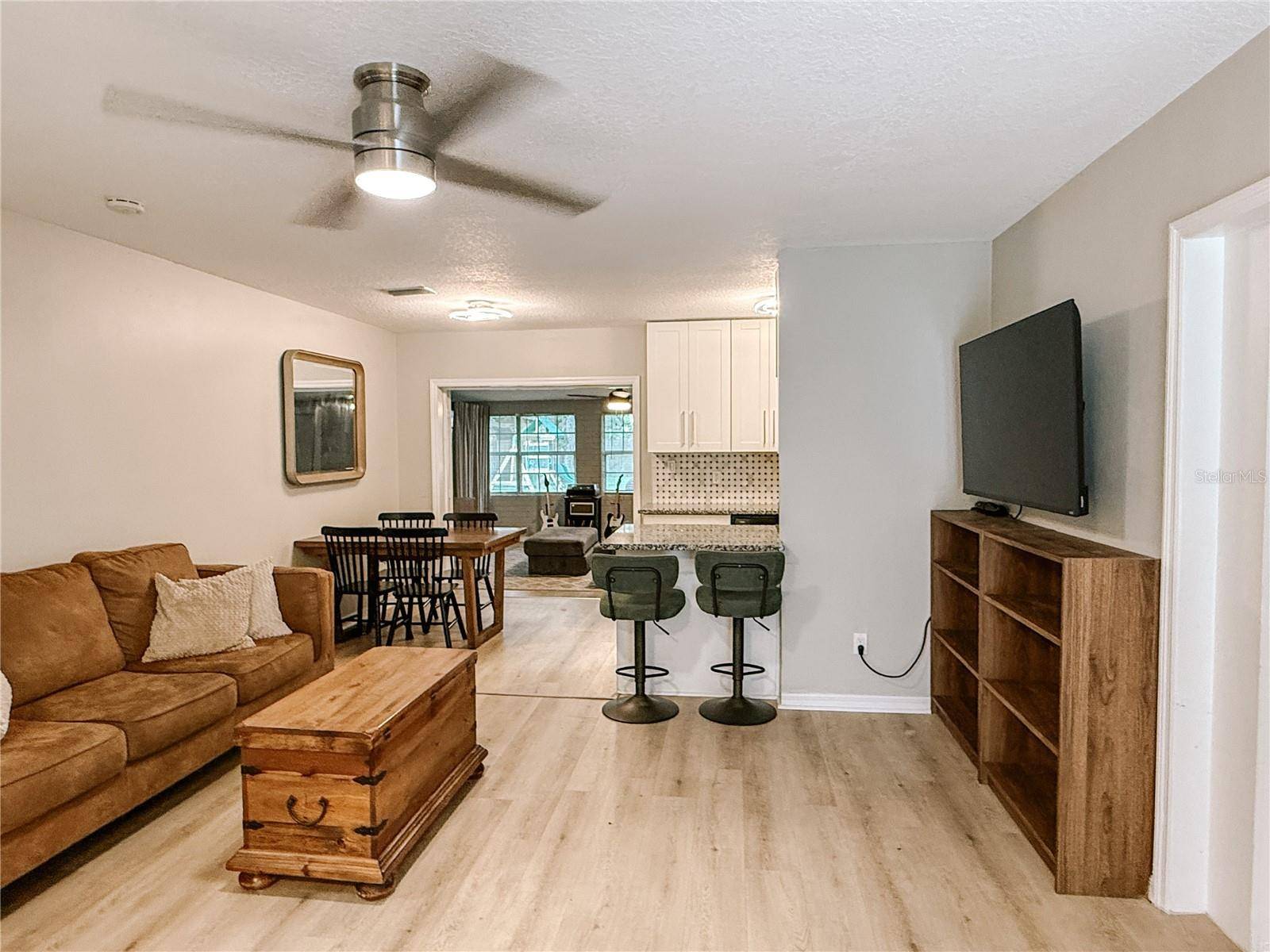 7413 LAKESHORE DR, Tampa, FL 33604