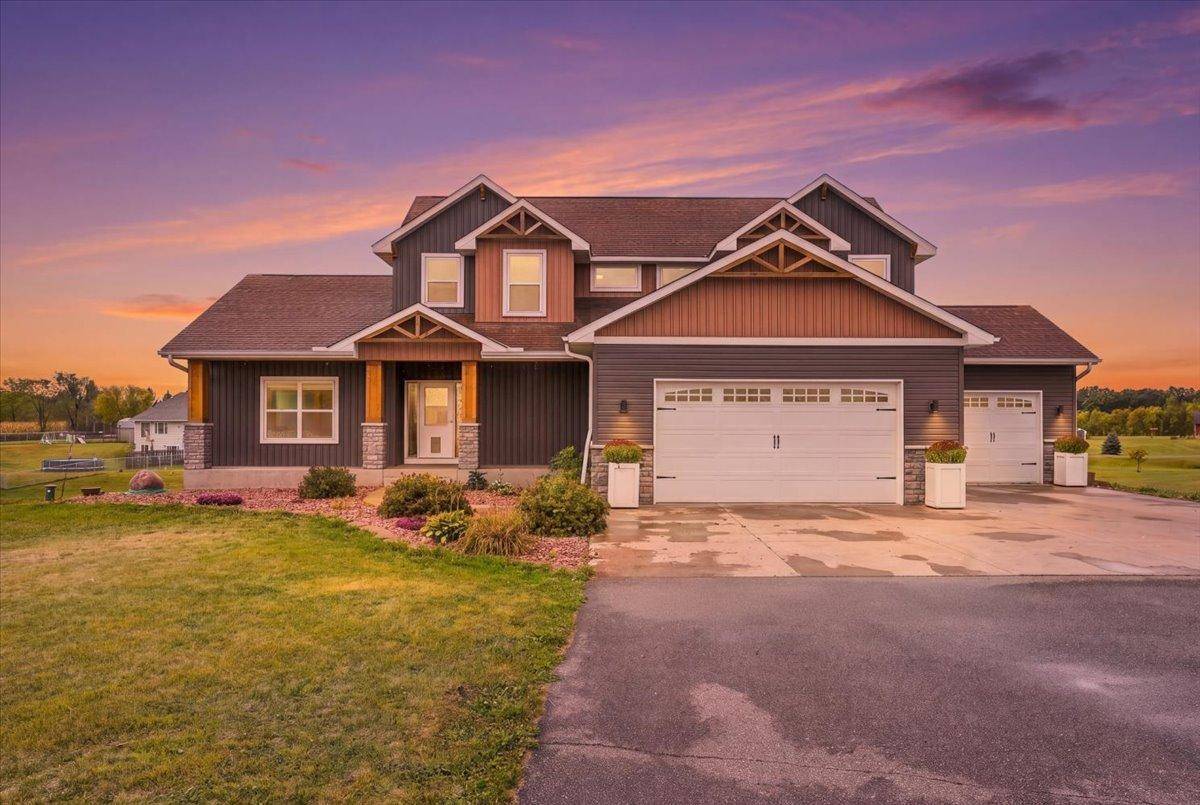 1042 144th Avenue, New Richmond, WI 54017