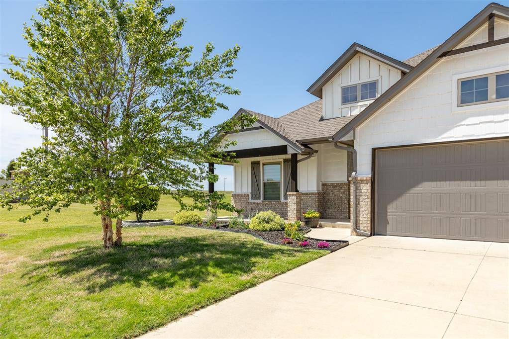 704 Side Track RD, Yukon, OK 73099