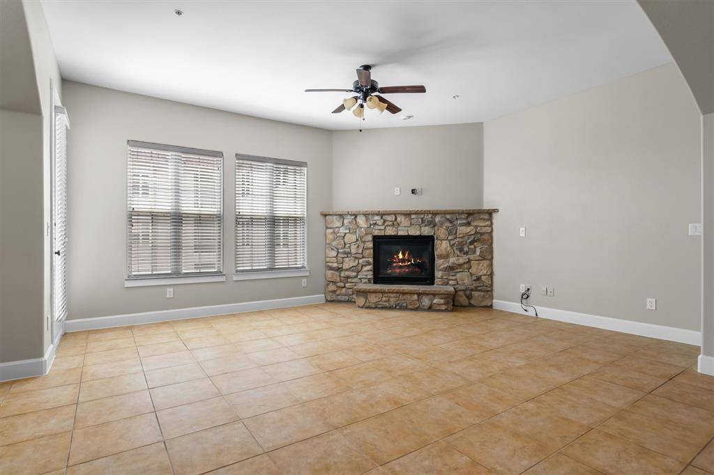 555 Via Amalfi #312, Irving, TX 75039