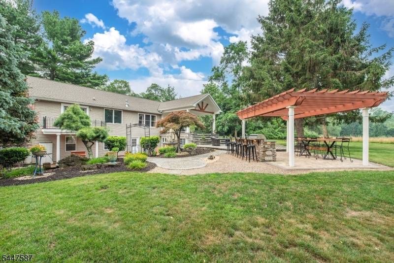1 Evergreen Dr, Chester Twp., NJ 07930