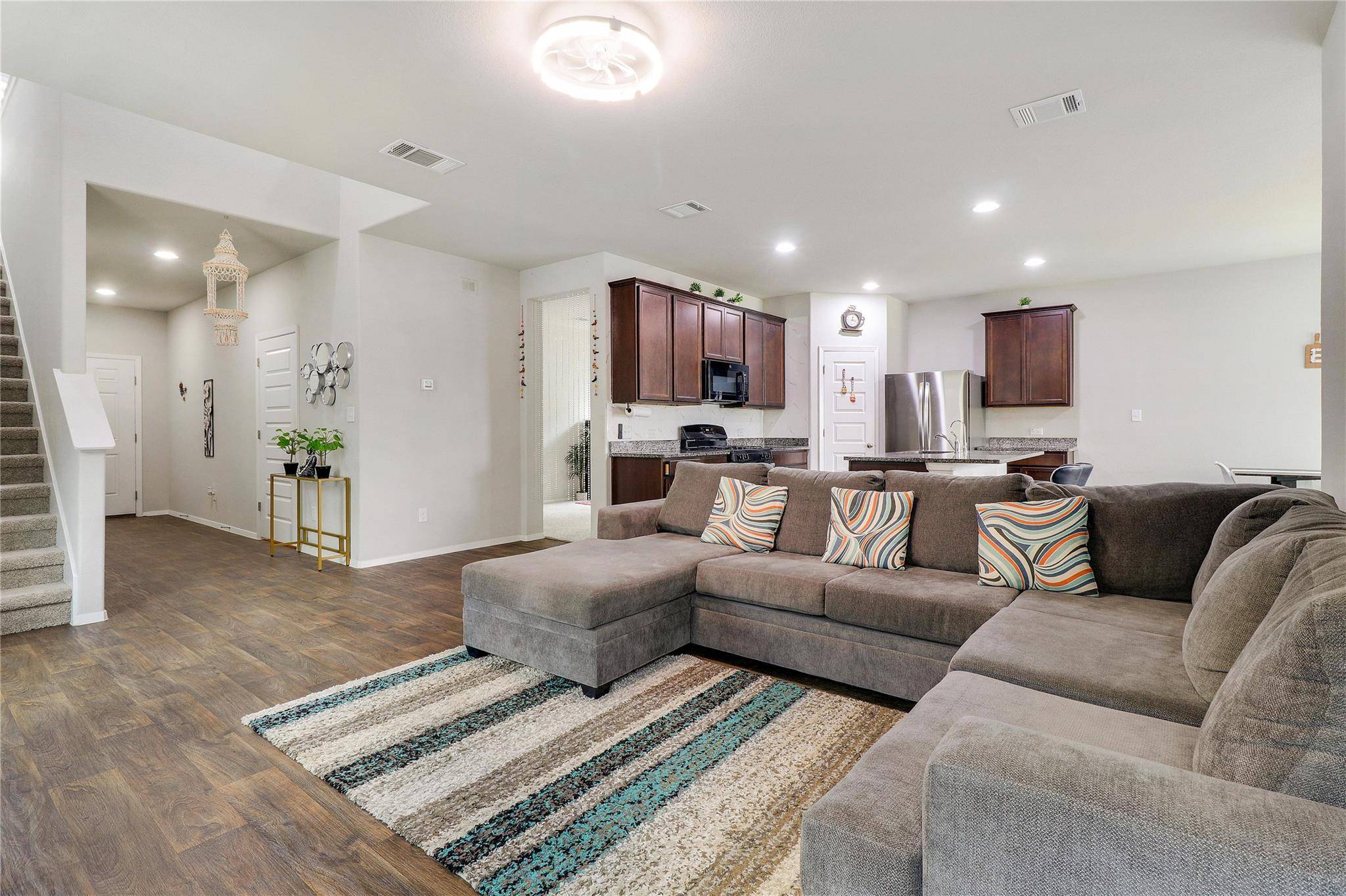 33 Bent Trail LN, Georgetown, TX 78628
