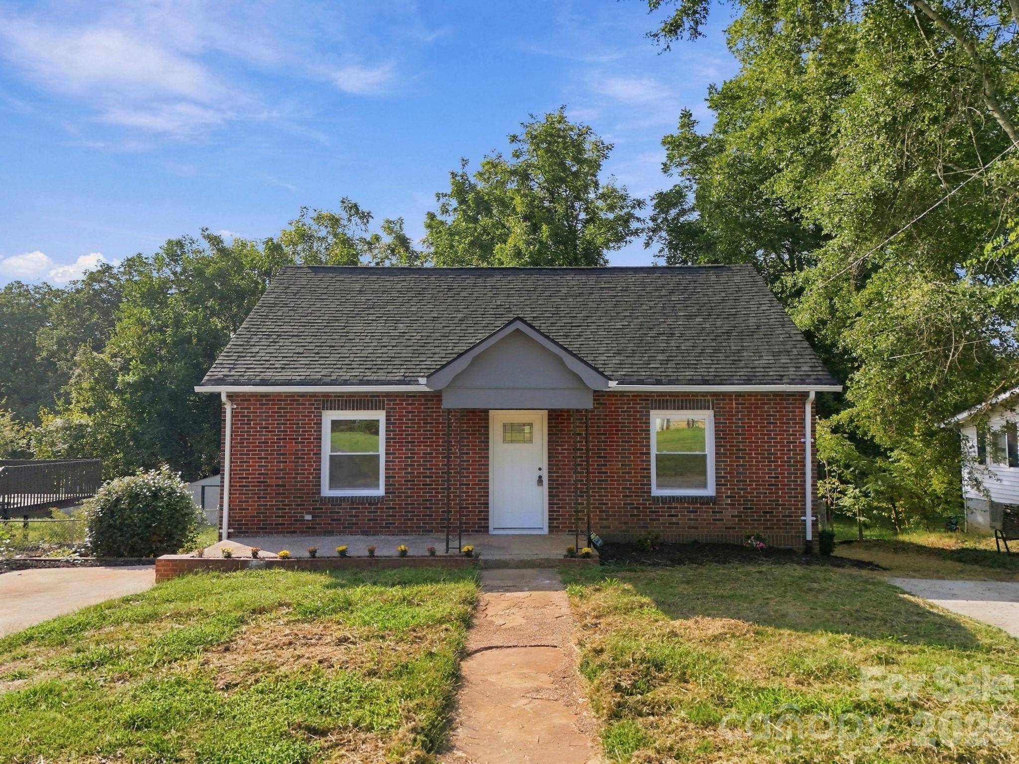 314 Rockyford ST, Morganton, NC 28655