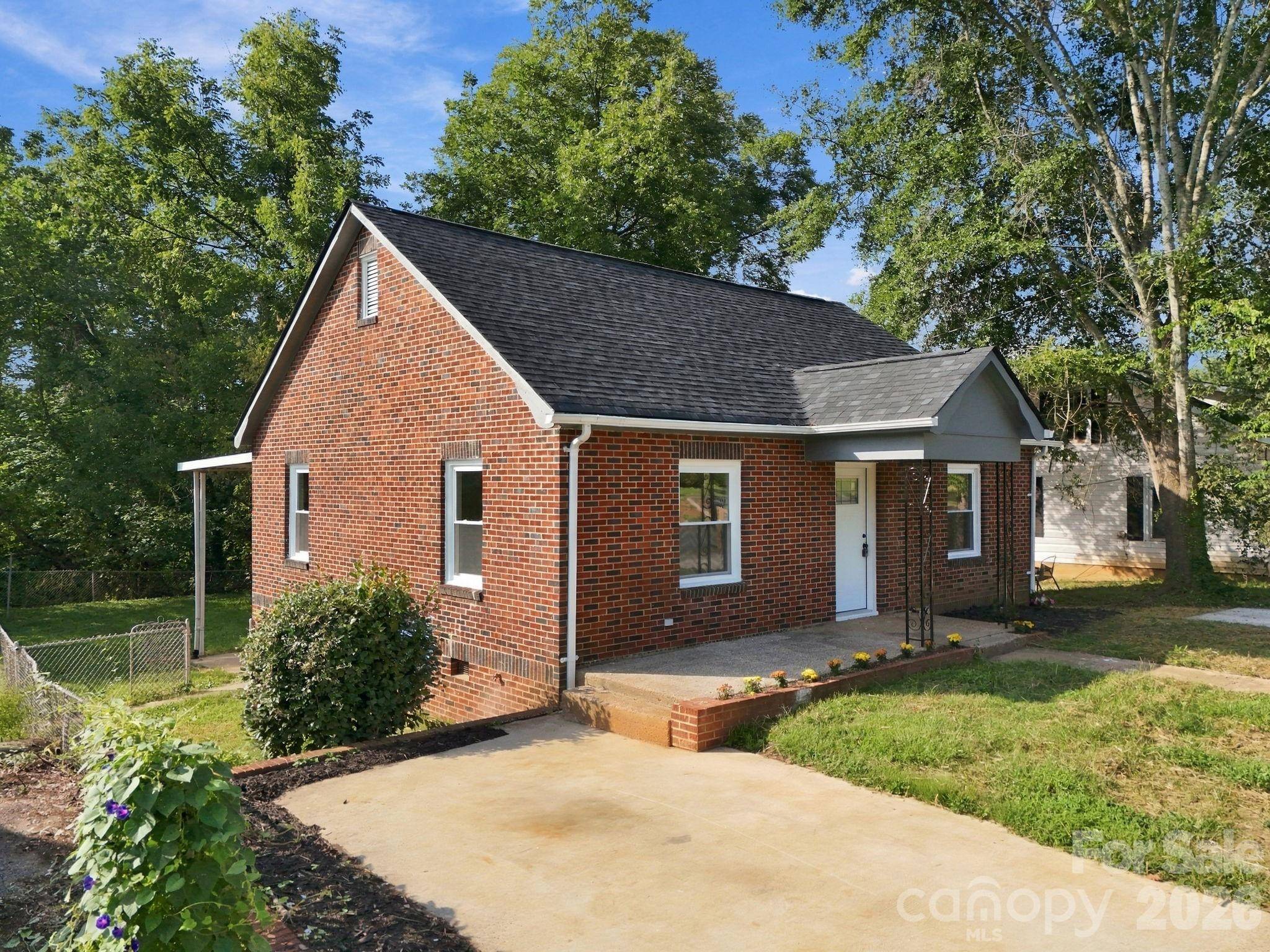 314 Rockyford ST, Morganton, NC 28655
