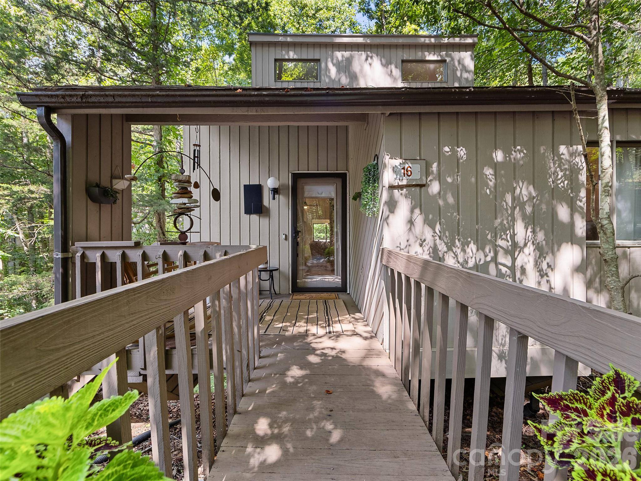 16 Cedarwood DR, Asheville, NC 28803