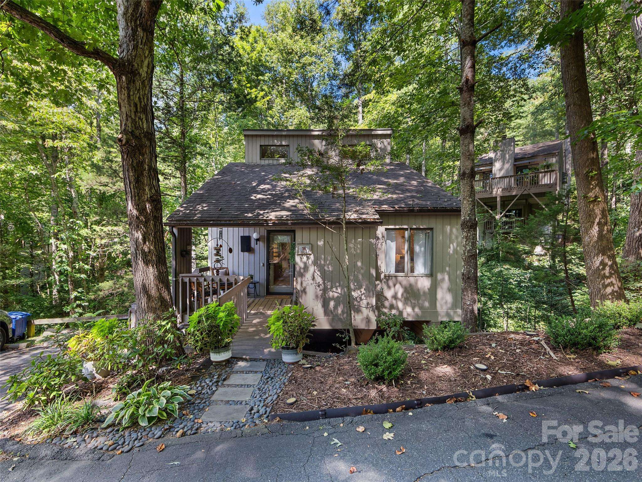 16 Cedarwood DR, Asheville, NC 28803