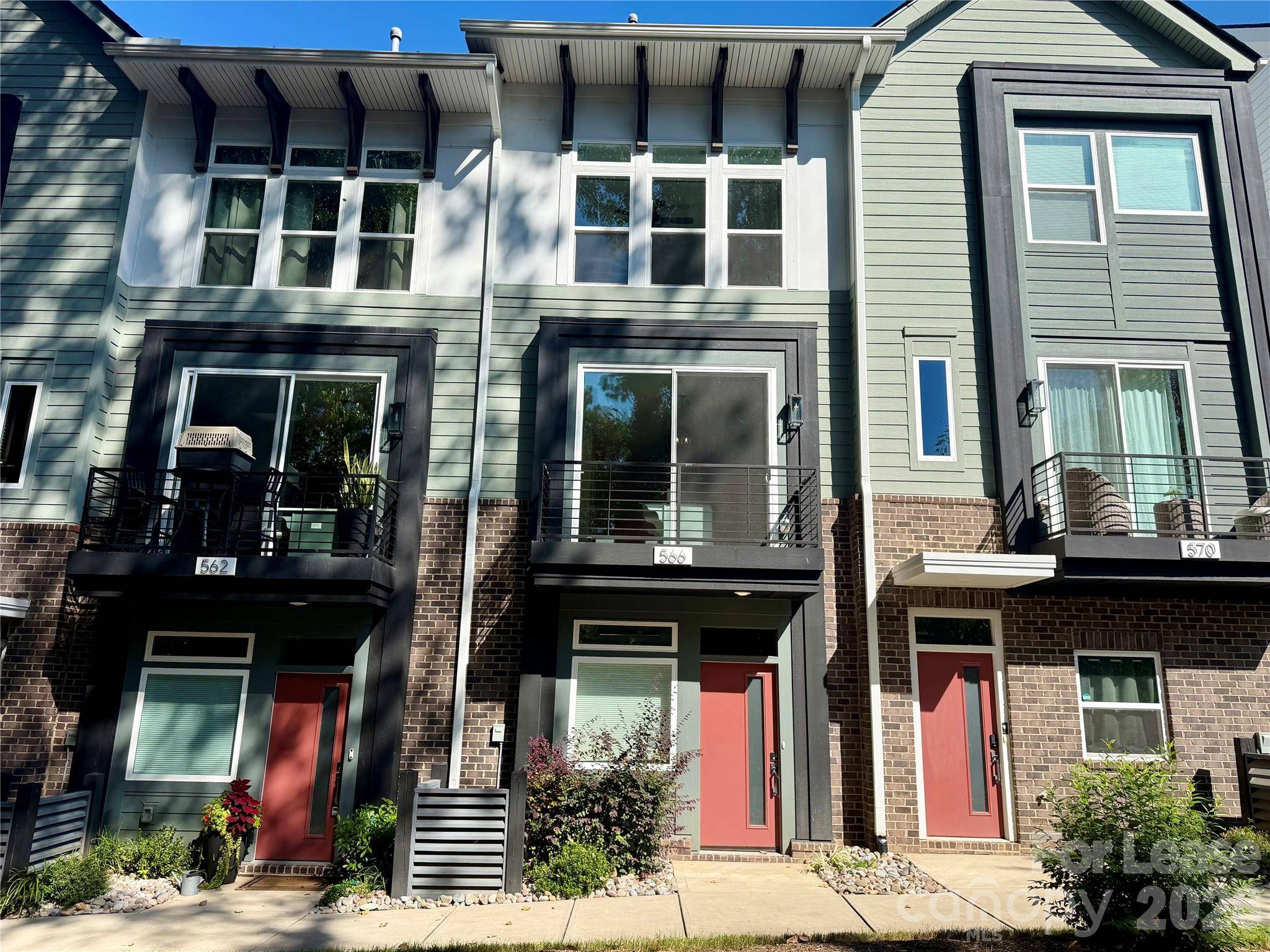 566 W End DR, Charlotte, NC 28208