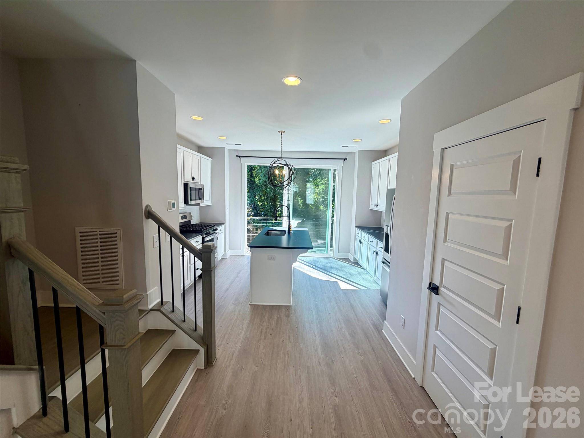 566 W End DR, Charlotte, NC 28208