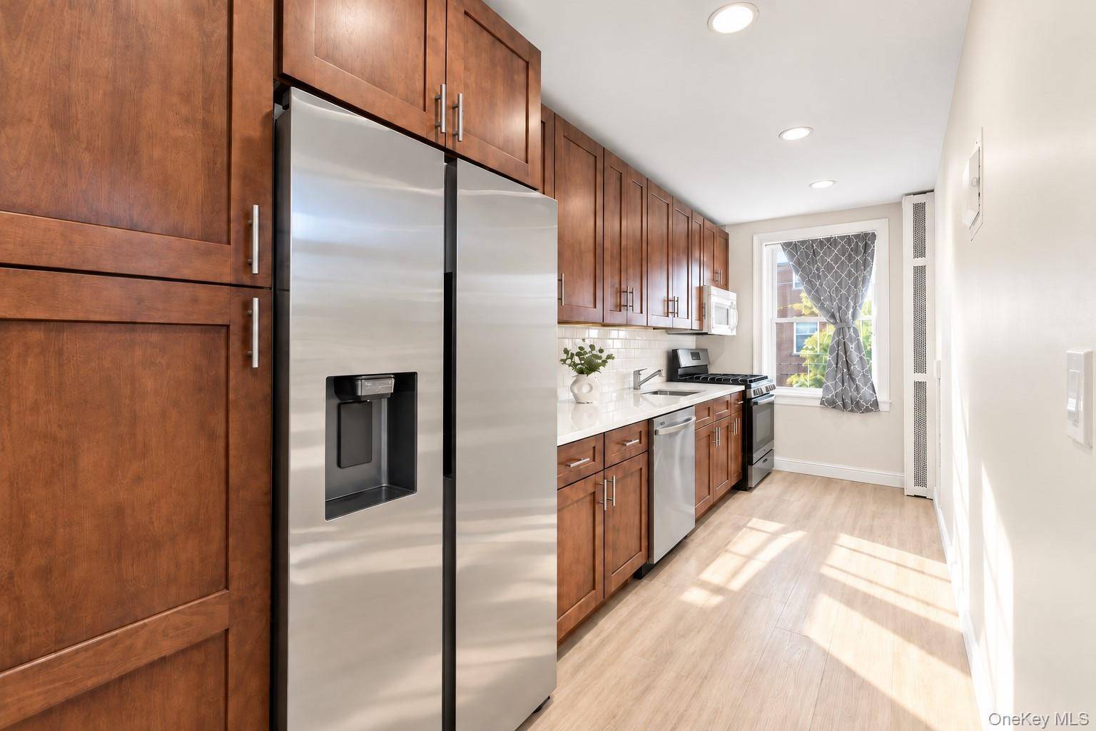 811 Bronx River RD #3H, Bronxville, NY 10708