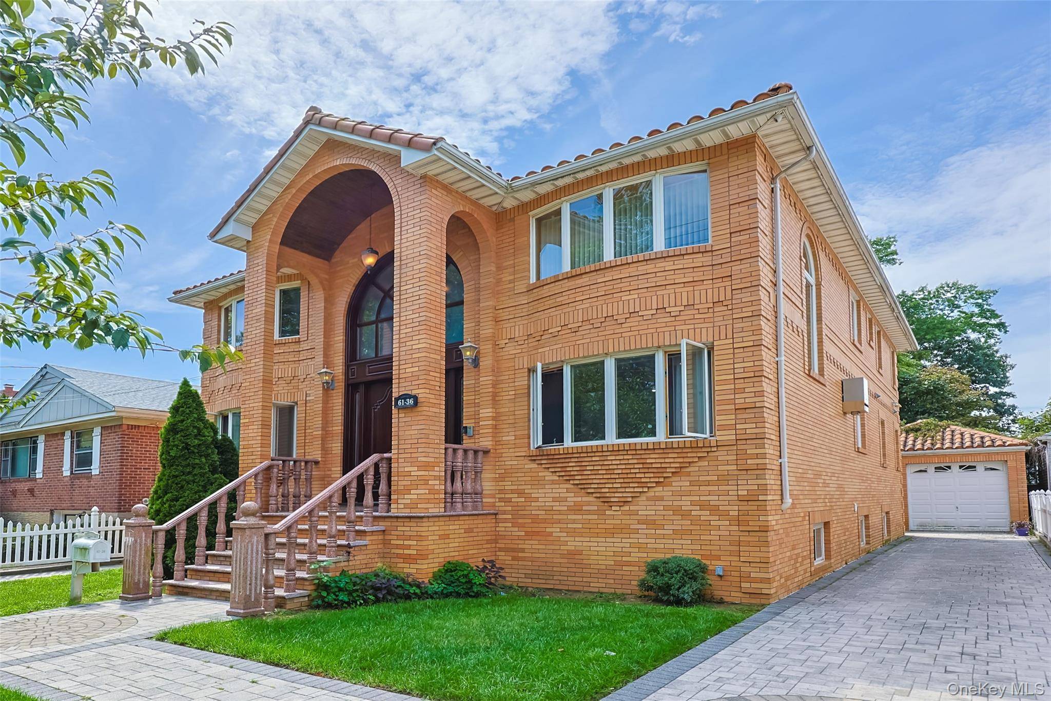 61-36 Cloverdale Blvd, Oakland Gardens, NY 11364