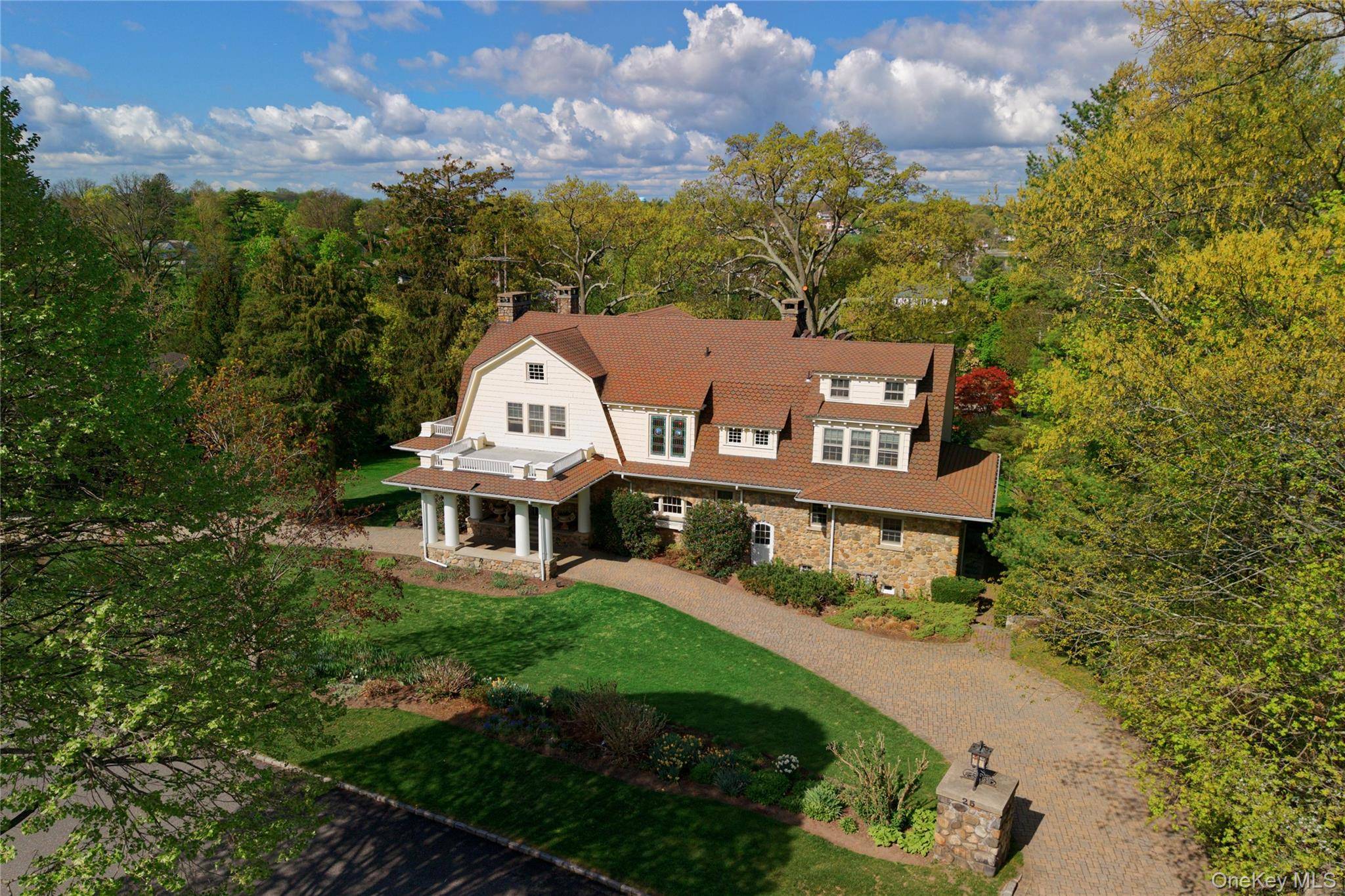 25 West DR, Manhasset, NY 11030