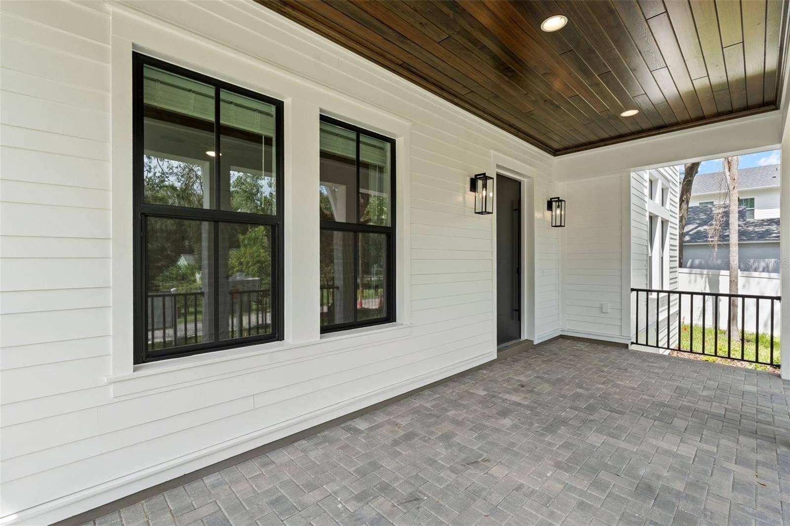 2402 N GLENWOOD DR, Tampa, FL 33602