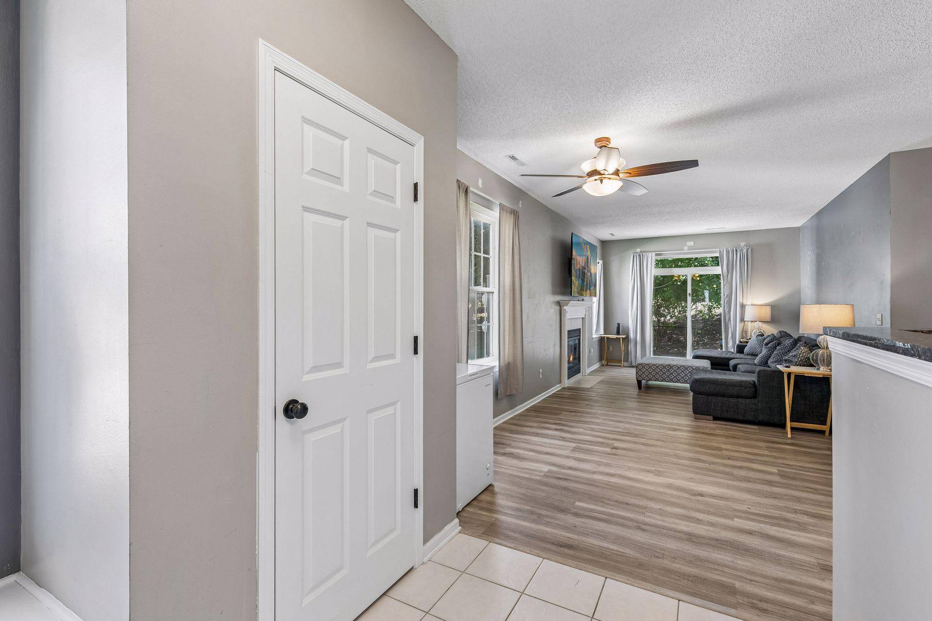 1673 Countryside DR, Shakopee, MN 55379