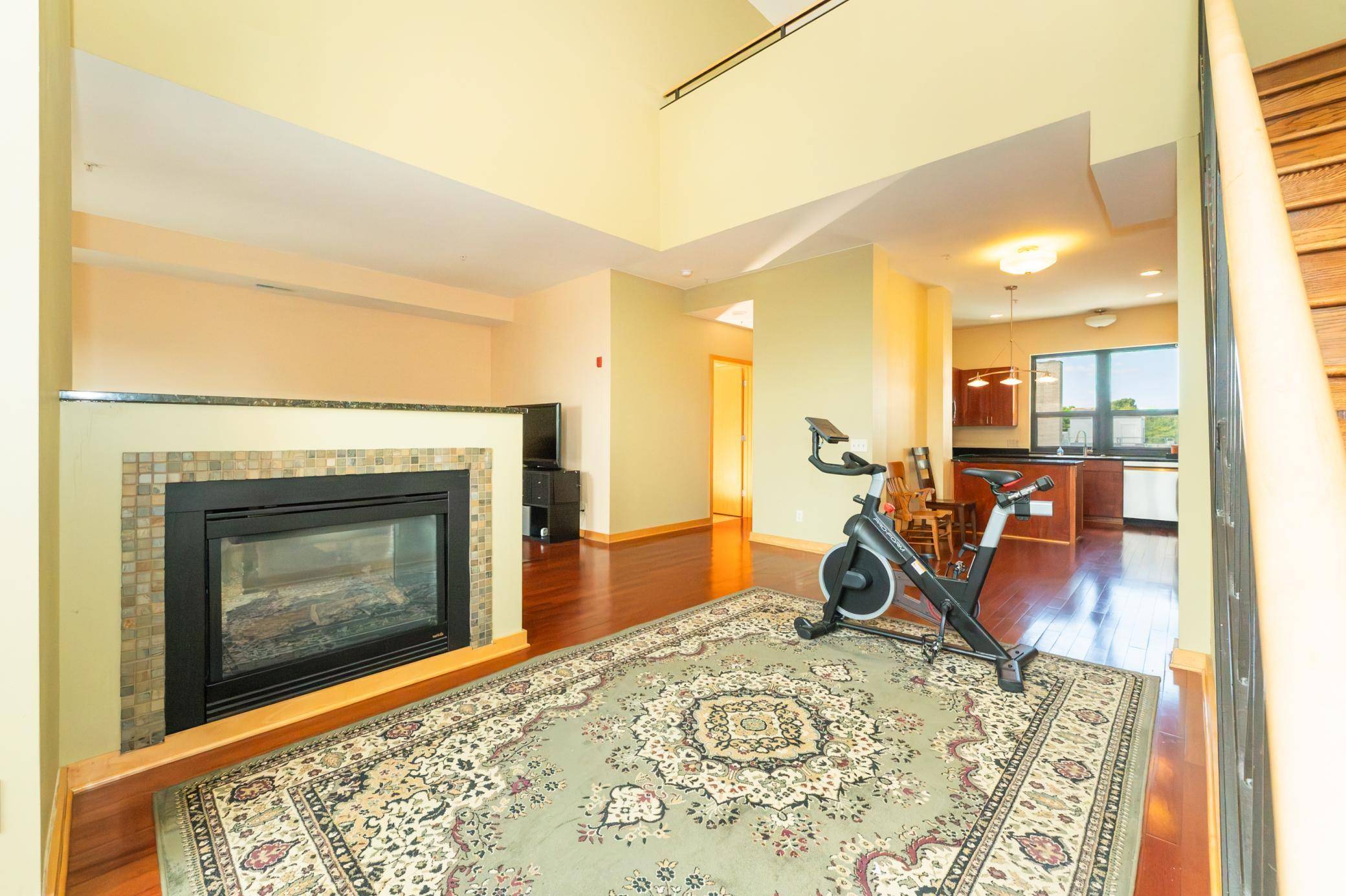 9 W Franklin AVE #315, Minneapolis, MN 55404