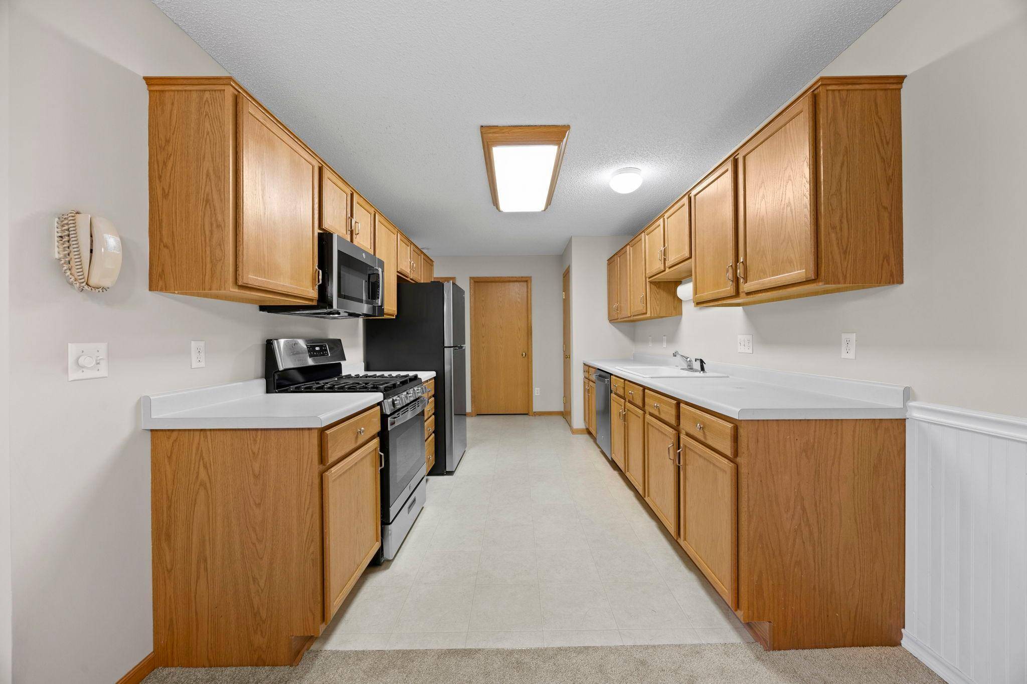 8706 Hastings CIR NE, Blaine, MN 55449