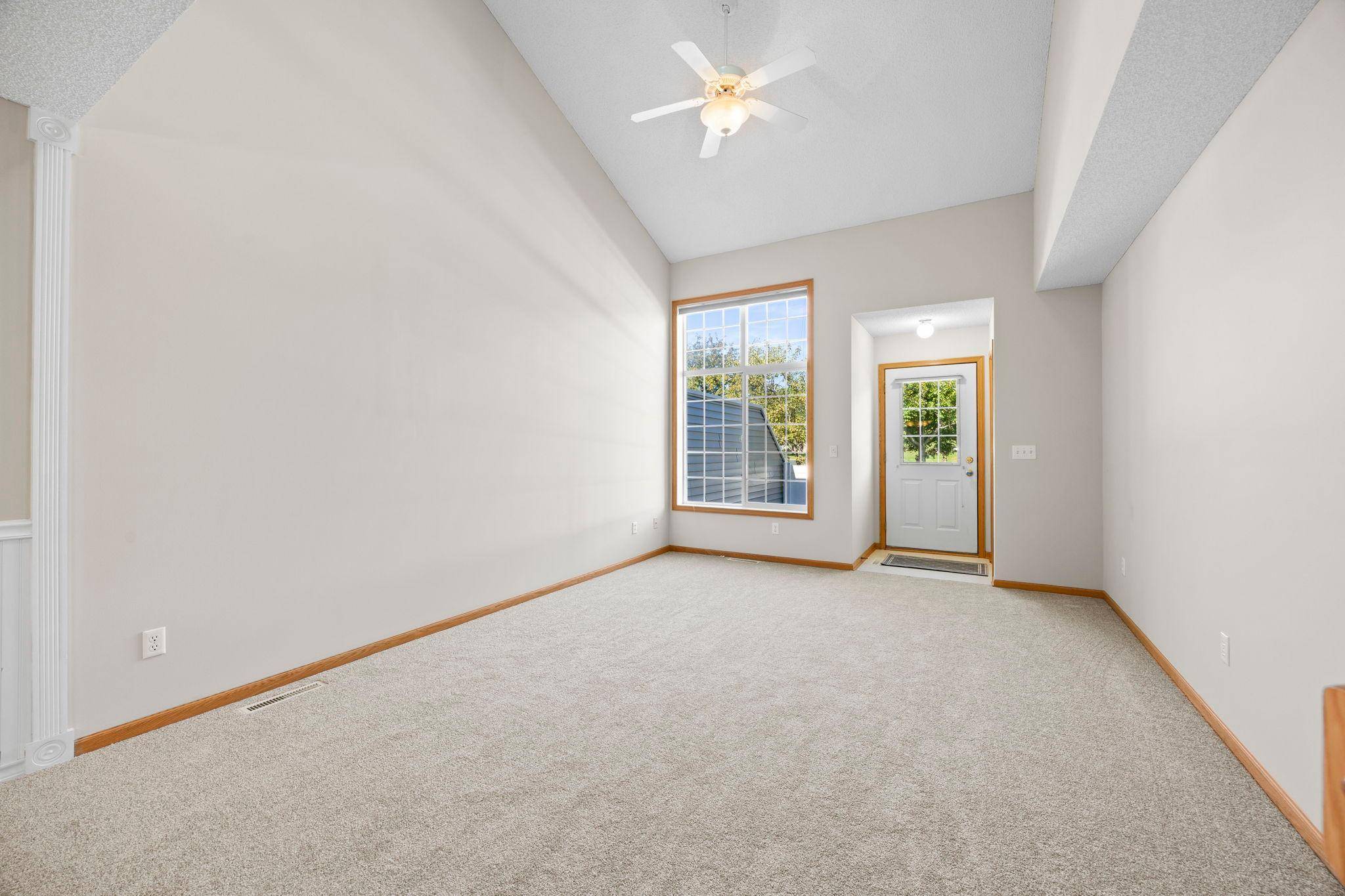 8706 Hastings CIR NE, Blaine, MN 55449