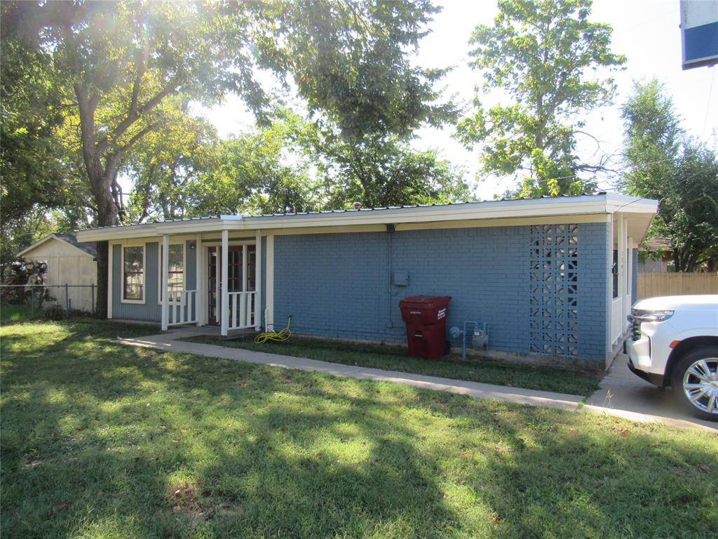 1802 N Center Street, Bonham, TX 75418