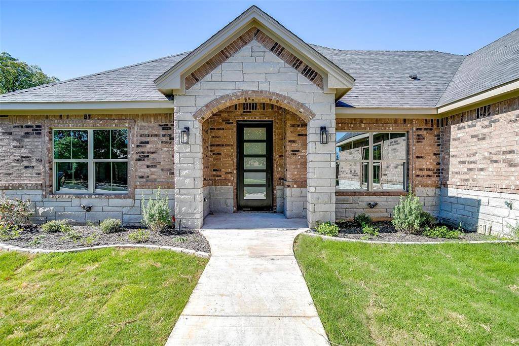 908 Meadowlark Lane, Granbury, TX 76048