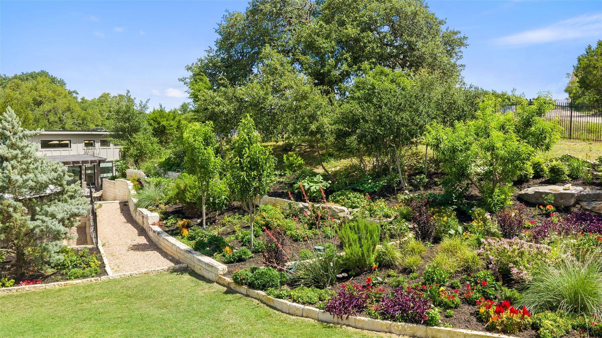 409 Dos Lagos, Dripping Springs, TX 78620